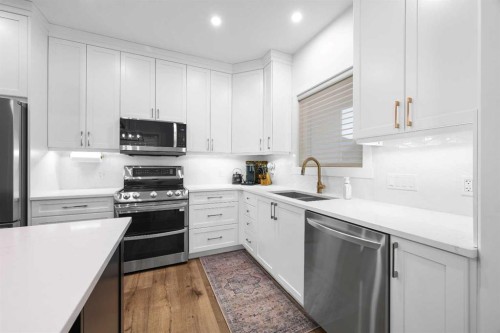 6008 13 Street, Lloydminster, AB - Indoor Photo Showing Kitchen With Double Sink With Upgraded Kitchen