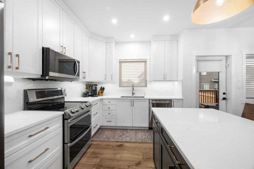 6008 13 Street, Lloydminster, AB - Indoor Photo Showing Kitchen With Upgraded Kitchen