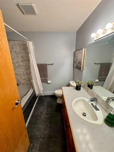1925 5 Avenue, Wainwright, AB - Indoor Photo Showing Bathroom