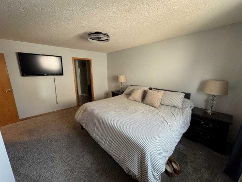 1925 5 Avenue, Wainwright, AB - Indoor Photo Showing Bedroom