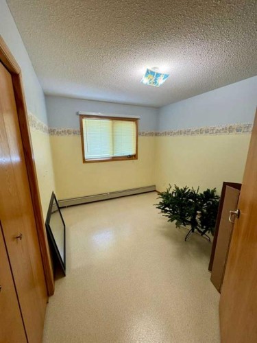 1925 5 Avenue, Wainwright, AB - Indoor Photo Showing Other Room