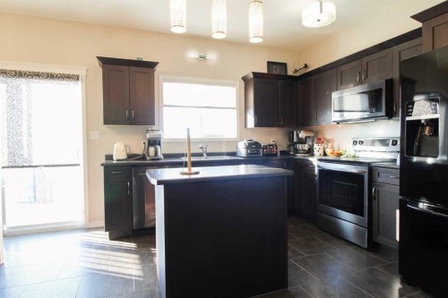 3320 42 Avenue, Lloydminster, SK - Indoor Photo Showing Kitchen