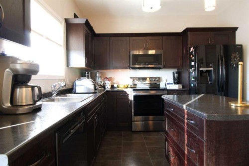 3320 42 Avenue, Lloydminster, SK - Indoor Photo Showing Kitchen With Double Sink