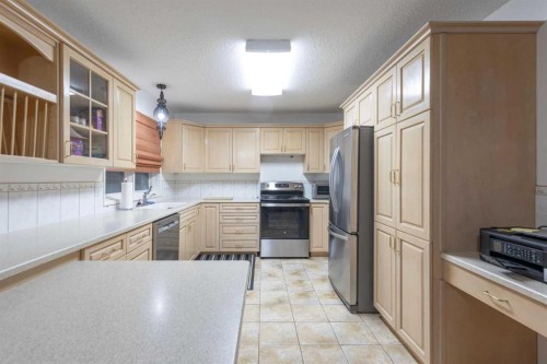 5116 30 Street, Lloydminster, AB - Indoor Photo Showing Kitchen