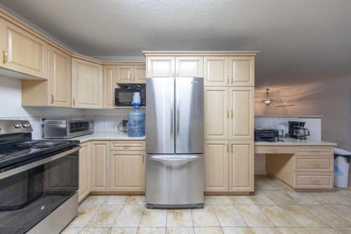 5116 30 Street, Lloydminster, AB - Indoor Photo Showing Kitchen