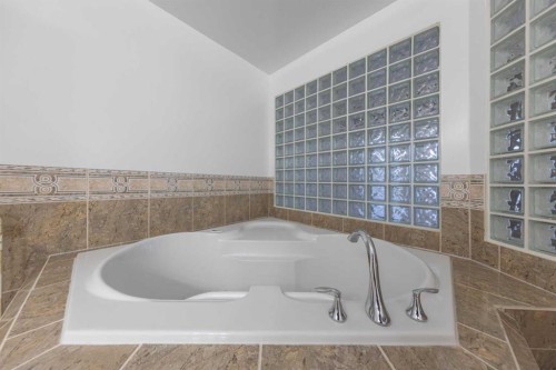 5116 30 Street, Lloydminster, AB - Indoor Photo Showing Bathroom