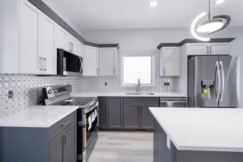 3321 41 Avenue, Lloydminster, SK - Indoor Photo Showing Kitchen With Double Sink With Upgraded Kitchen