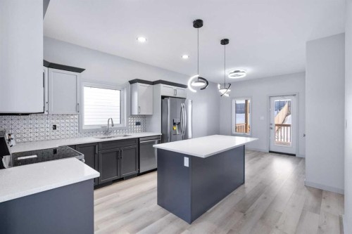 3321 41 Avenue, Lloydminster, SK - Indoor Photo Showing Kitchen With Upgraded Kitchen