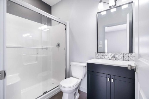 3321 41 Avenue, Lloydminster, SK - Indoor Photo Showing Bathroom