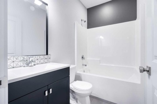 3321 41 Avenue, Lloydminster, SK - Indoor Photo Showing Bathroom