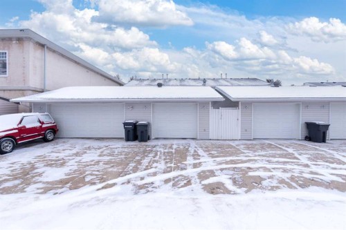 5018 46 Street, Lloydminster, AB - Outdoor