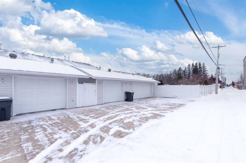 5018 46 Street, Lloydminster, AB - Outdoor