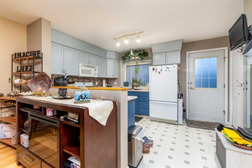 5018 46 Street, Lloydminster, AB - Indoor Photo Showing Kitchen
