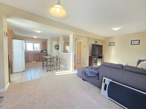 1-2602 11 Avenue, Wainwright, AB - Indoor Photo Showing Living Room