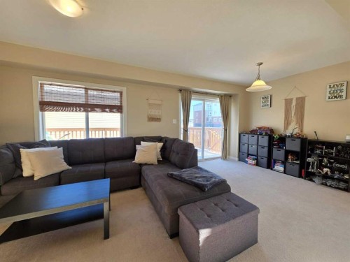1-2602 11 Avenue, Wainwright, AB - Indoor Photo Showing Living Room