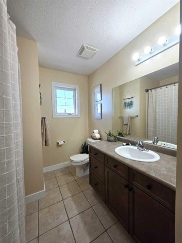1-2602 11 Avenue, Wainwright, AB - Indoor Photo Showing Bathroom