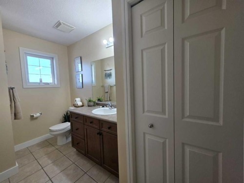 1-2602 11 Avenue, Wainwright, AB - Indoor Photo Showing Bathroom