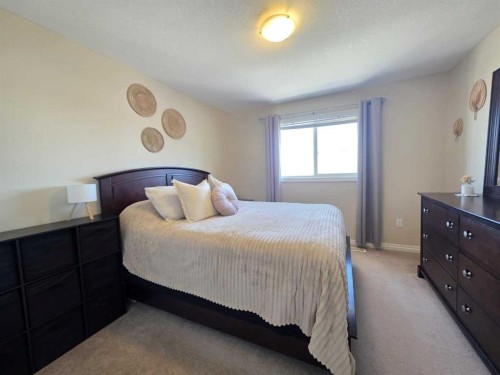 1-2602 11 Avenue, Wainwright, AB - Indoor Photo Showing Bedroom