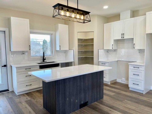 1119 14 Street, Wainwright, AB - Indoor Photo Showing Kitchen With Upgraded Kitchen