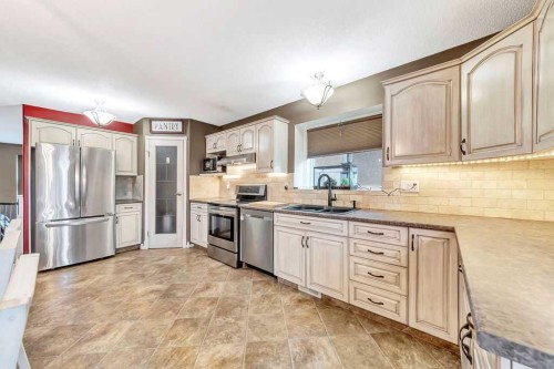 5911 41 Street, Lloydminster, AB - Indoor Photo Showing Kitchen With Double Sink