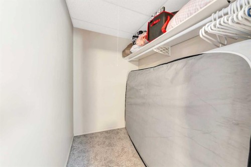 5911 41 Street, Lloydminster, AB - Indoor