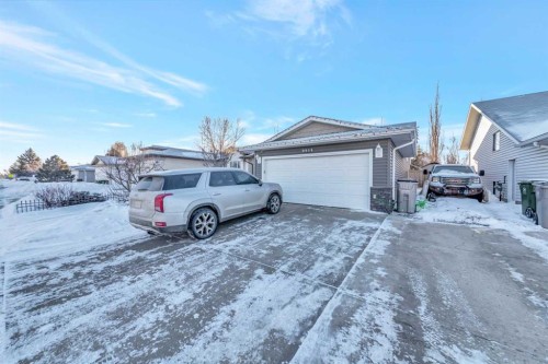 5911 41 Street, Lloydminster, AB - Outdoor
