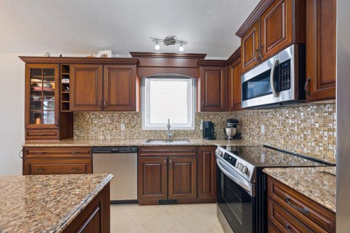 3904 63 Avenue, Lloydminster, AB - Indoor Photo Showing Kitchen