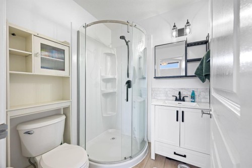 3904 63 Avenue, Lloydminster, AB - Indoor Photo Showing Bathroom