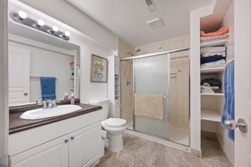 3904 63 Avenue, Lloydminster, AB - Indoor Photo Showing Bathroom