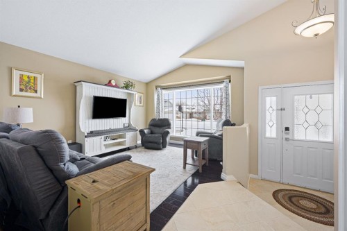 3904 63 Avenue, Lloydminster, AB - Indoor Photo Showing Living Room