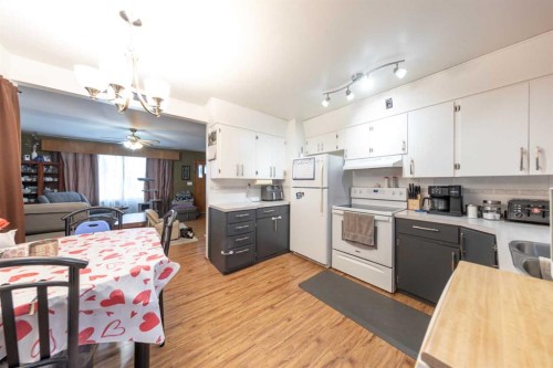 111 4 Avenue West, Maidstone, SK - Indoor Photo Showing Kitchen With Double Sink