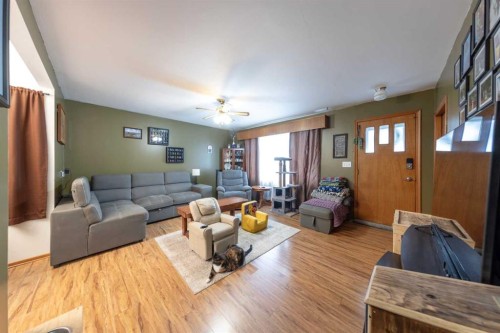 111 4 Avenue West, Maidstone, SK - Indoor Photo Showing Living Room