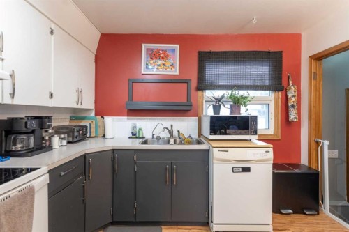 111 4 Avenue West, Maidstone, SK - Indoor Photo Showing Kitchen With Double Sink