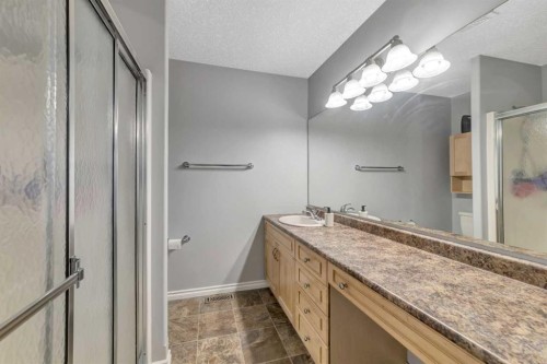 3204 65 Avenue, Lloydminster, AB - Indoor Photo Showing Bathroom