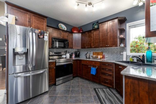 3812 58 Avenue, Lloydminster, AB - Indoor Photo Showing Kitchen With Double Sink