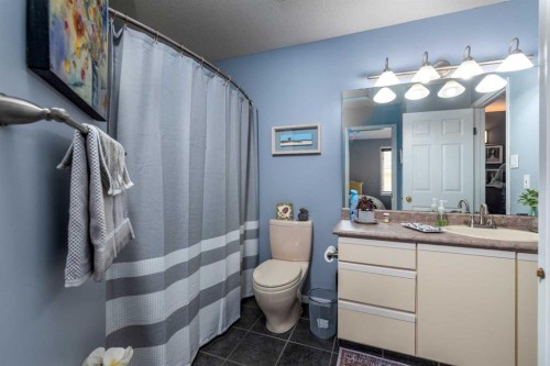 3812 58 Avenue, Lloydminster, AB - Indoor Photo Showing Bathroom