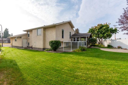 3812 58 Avenue, Lloydminster, AB - Outdoor