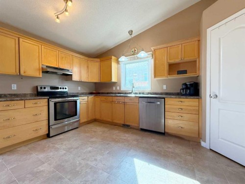 2905 10 Avenue, Wainwright, AB - Indoor Photo Showing Kitchen With Stainless Steel Kitchen
