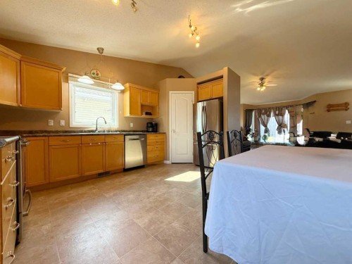 2905 10 Avenue, Wainwright, AB - Indoor Photo Showing Kitchen With Double Sink