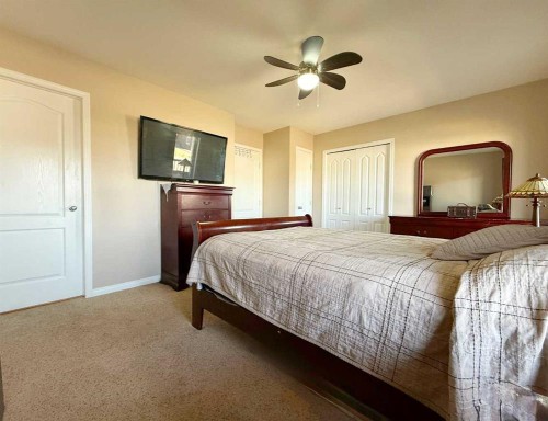2905 10 Avenue, Wainwright, AB - Indoor Photo Showing Bedroom