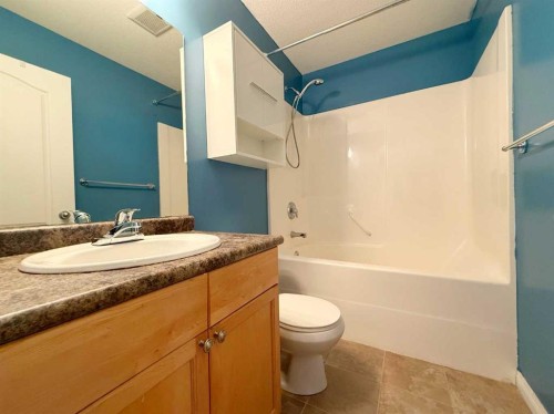 2905 10 Avenue, Wainwright, AB - Indoor Photo Showing Bathroom