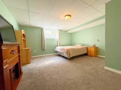 2905 10 Avenue, Wainwright, AB - Indoor Photo Showing Bedroom