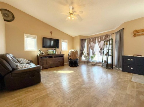 2905 10 Avenue, Wainwright, AB - Indoor Photo Showing Living Room