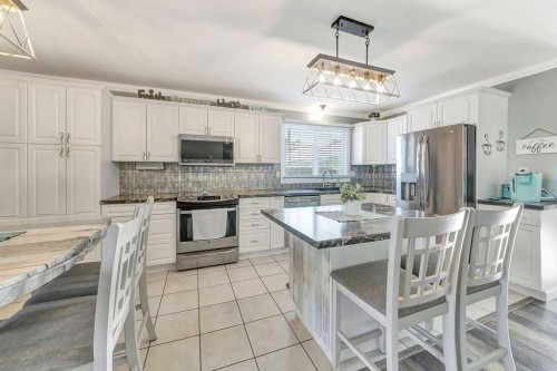 5708 29 Street, Lloydminster, AB - Indoor Photo Showing Kitchen With Stainless Steel Kitchen With Upgraded Kitchen