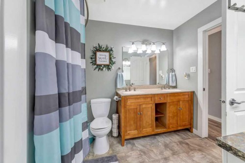 5708 29 Street, Lloydminster, AB - Indoor Photo Showing Bathroom