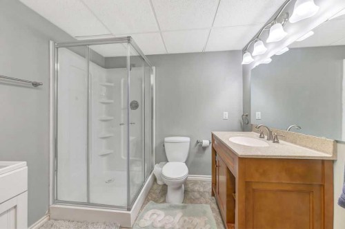 5708 29 Street, Lloydminster, AB - Indoor Photo Showing Bathroom