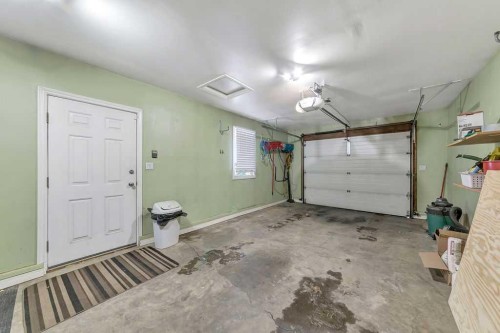 5708 29 Street, Lloydminster, AB - Indoor Photo Showing Garage