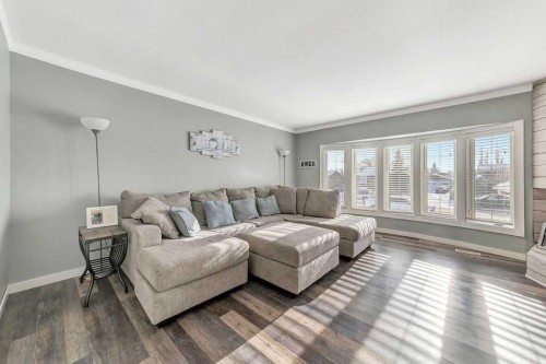 5708 29 Street, Lloydminster, AB - Indoor Photo Showing Living Room