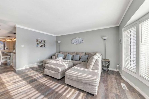 5708 29 Street, Lloydminster, AB - Indoor Photo Showing Living Room