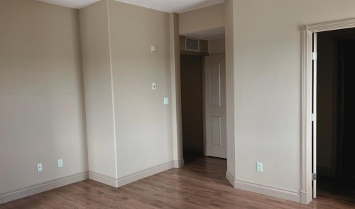 401-2609 11 Avenue, Wainwright, AB - Indoor Photo Showing Other Room